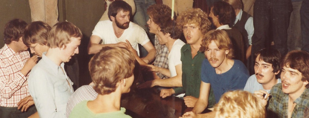 Aan de bar, 1980